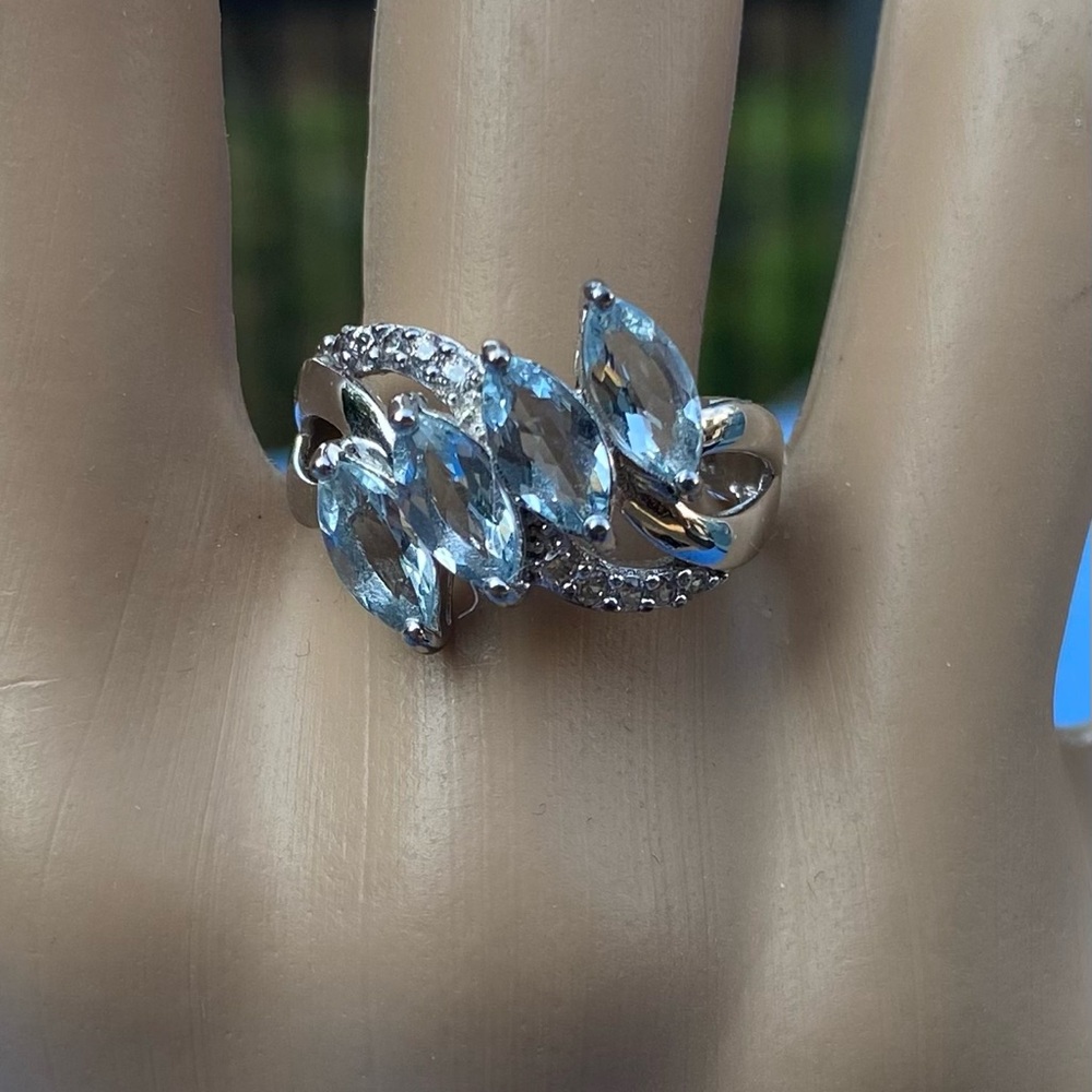 C28:  2.5 ct swirl ring w 4 diagonal set marquise very light blue - solid 925